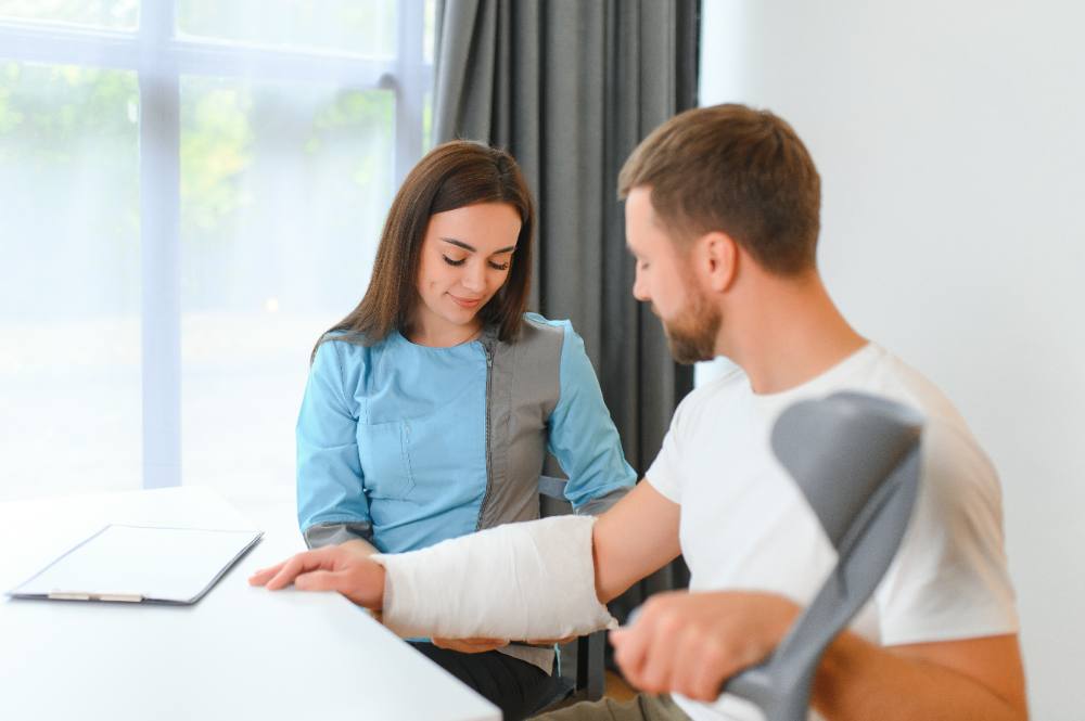 West Palm Beach injury victim meeting with personal injury lawyer